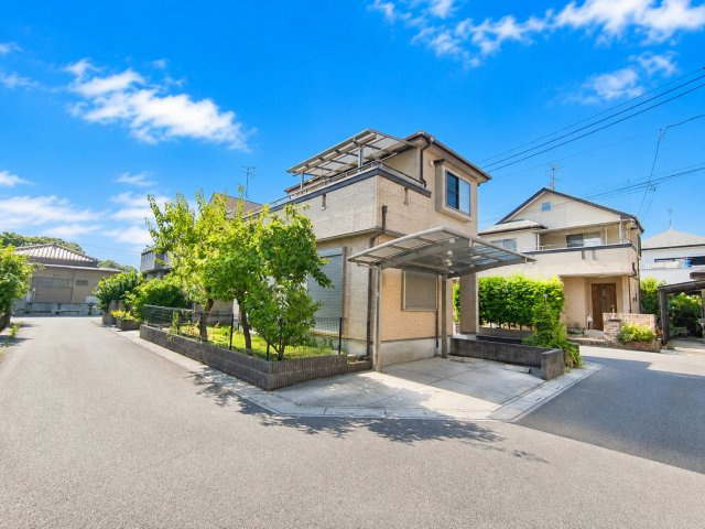 堂々たる存在感！！こだわりの注文住宅！　デジタル加工された写真です。