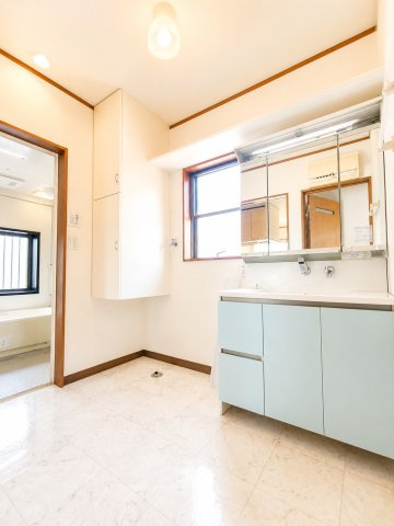 洗面所にも収納！！　デジタル加工された写真です。