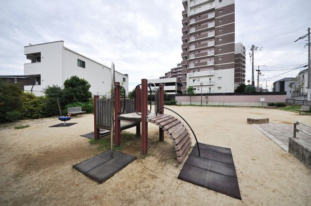 隣接公園
