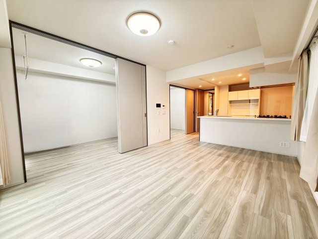 風通しの良い、明るい日差しの入る角部屋です。
