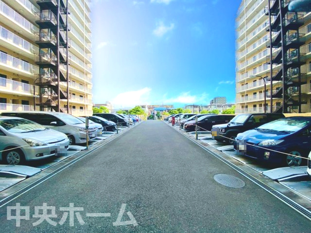 【敷地内駐車場】最新の空き状況や費用などの詳細は担当スタッフまでお問い合わせください。