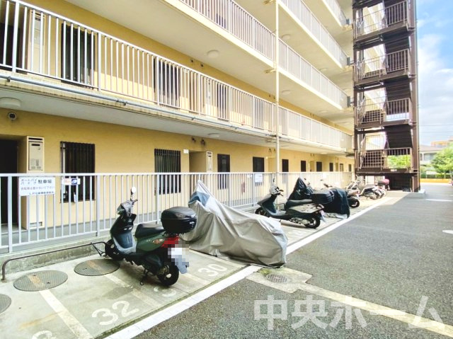 【バイク置場】最新の空き状況や費用などの詳細は担当スタッフまでお問い合わせください。