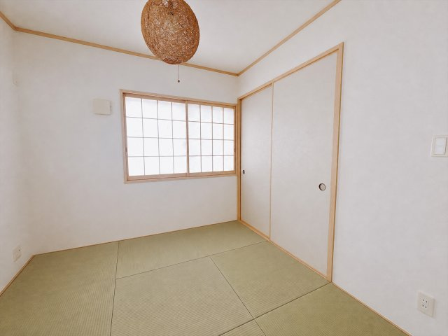 ■1階和室｜和室でしか味わえない畳ならではの香りや素材で和のやすらぎを感じてください♪休日はお子様とお昼寝するのにも最適です！