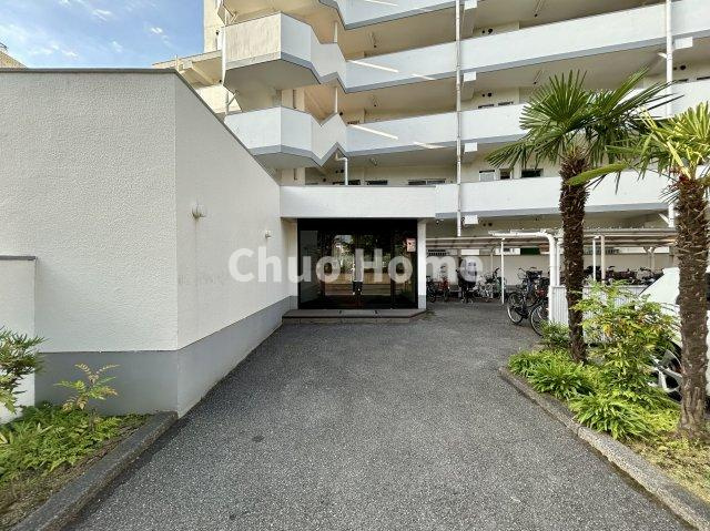 【エントランス】マンションのエントランスは、その物件の印象を決める、顔とも言える場所です。毎日通る場所ですからきれいなのが一番です。