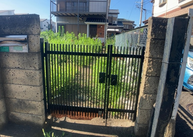 隣家の土地はどうなっているのか、生活利便施設が近くにあるのか、学校まで近いかなど、お客様のライフスタイルにあわせたイメージが重要です。また、近くにあると困る施設が近くにないかも確認するといいでしょう。