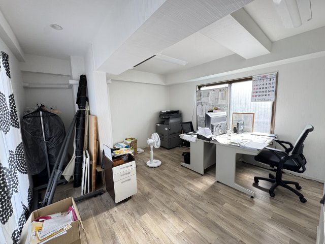 4F事務所（洋室）