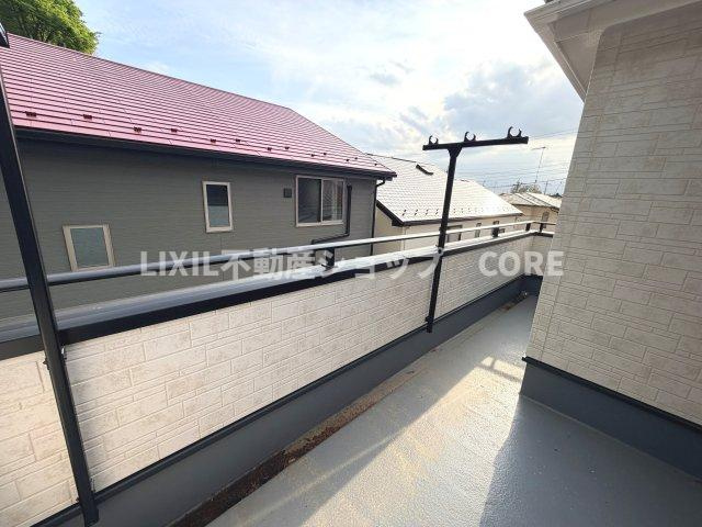 洗濯物が多い家族でも安心のワイドタイプのバルコニー採用！洗濯物も乾きやすいと思います。