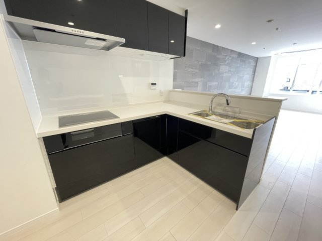 作業効率の良いL字型のキッチン。LDも広く活用出来ます。　