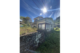 一関市真柴の中古戸建ての前面道路含む現地写真