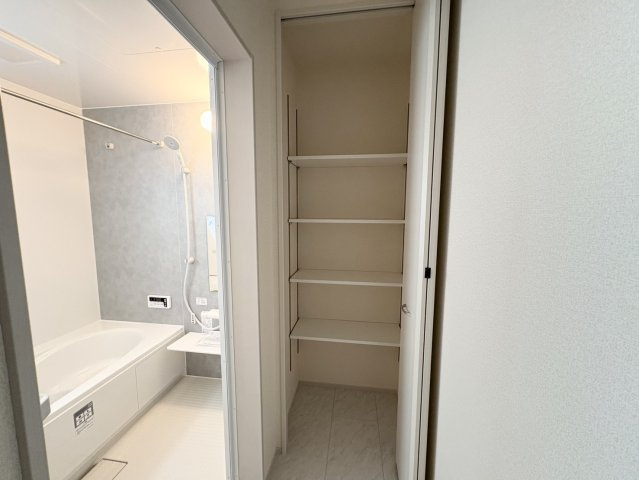 収納が豊富で、暮らしやすさに配慮した間取りです。