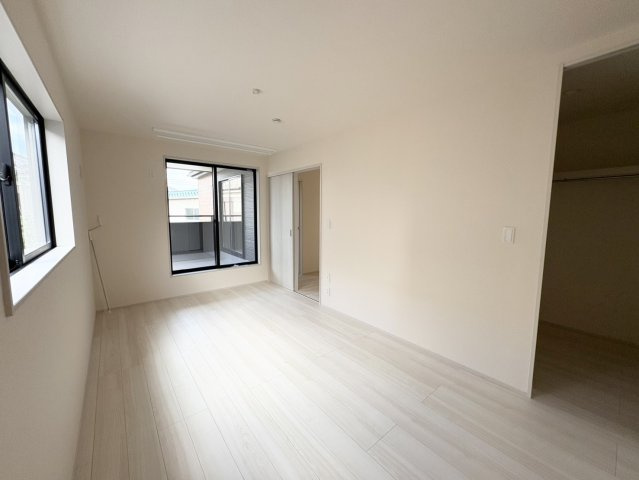 洋室8.2帖・WIC付き！