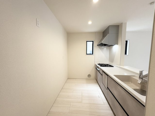 見た目もすっきり、作業もスムーズにこなせる空間です。