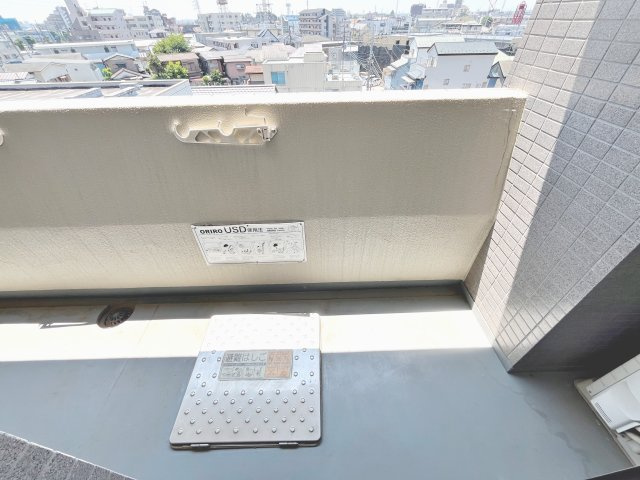 開放的で明るい空間を演出してくれるバルコニーです