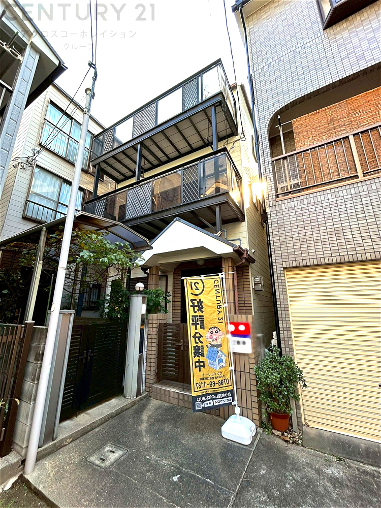 鉄骨造3階建て