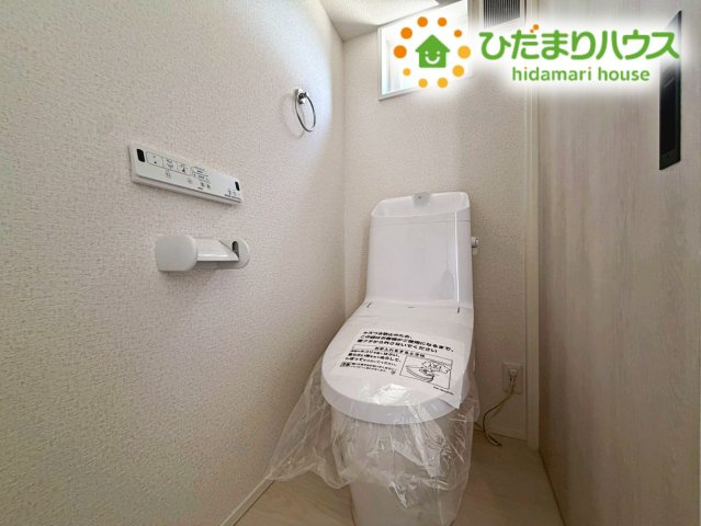 白を基調としたトイレは、インテリア次第でどんな空間になるかワクワクしますね♪