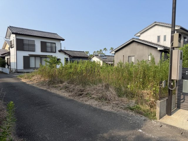 土地価格550万円、土地面積358.18m2　現況渡しです　（東側土地写真になります）