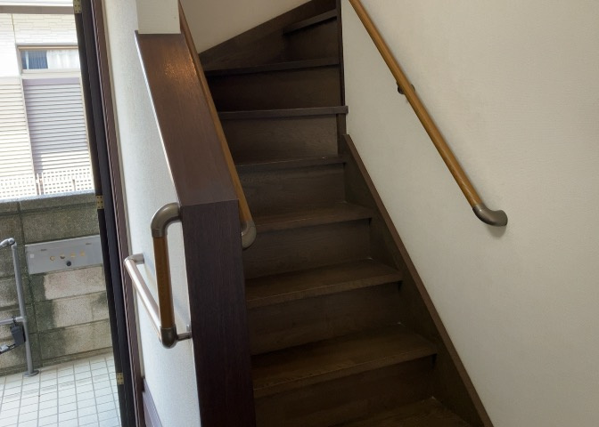 限られた敷地面積の場合、収納スペースを狭くして居室スペースを広く取ろうとすると、収納スペースがなくて困ることがあります。見学の際に各部屋に収納スペースがあるか、収納を置く場所はあるのか確認しましょう。