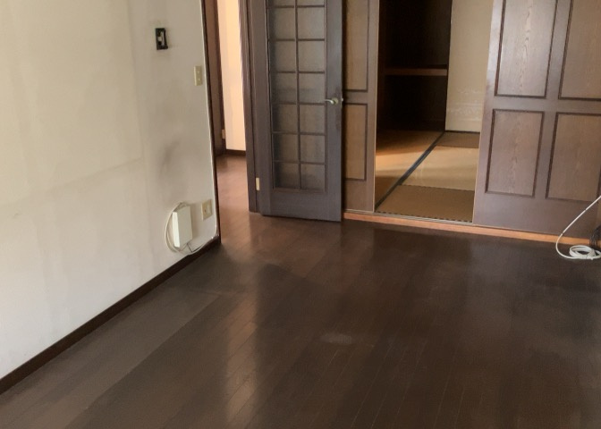 リビングの間取りの種類は大きくわけてリビングとダイニングが別になっているタイプ、リビングダイニング一体型です。どちらも一長一短ですので、家を選ぶ時はその両面をチェックして決めるようにしましょう。