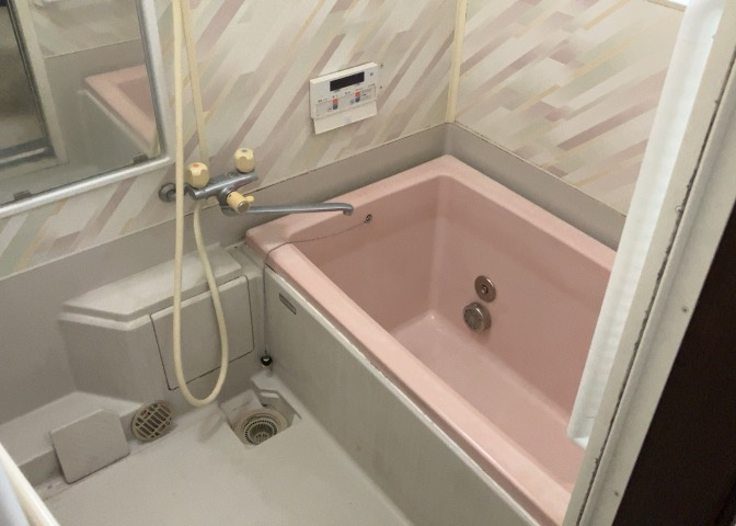 入浴時の快適さも大事なことですが、綺麗な状態を維持できなければ気持ちよく入浴できません。毎日の掃除が楽という点は大事なポイントになります！カビが生えにくく掃除がしやすい、壁や浴槽を選ぶといいでしょう。