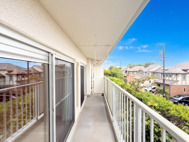 ◆広いバルコニーは寝室と子供部屋からアクセスできる2WAY動線。お布団も洗濯物もたくさん干せます！！