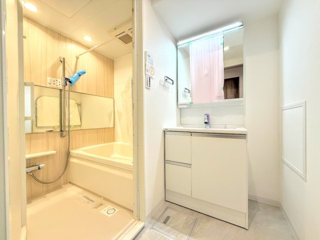 ◆毎日使う場所だから、機能的で使いやすさに配慮したパウダールーム。すっきりと使えるように収納も豊富にご用意しています。