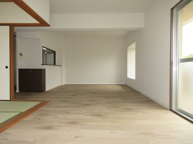 南面バルコニーで明るい日差しが差し込みます！