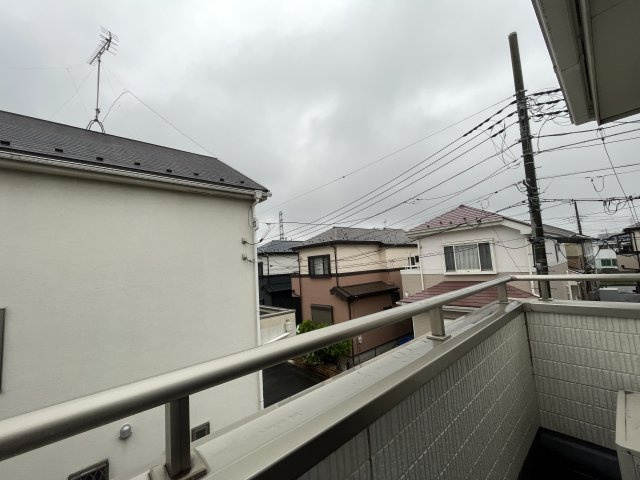 南西向きで陽当たり良好のバルコニーです。
