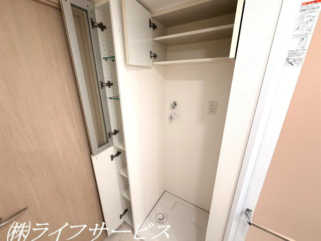 洗面室にはリネン庫＆洗濯パンの上部に吊戸棚あり！