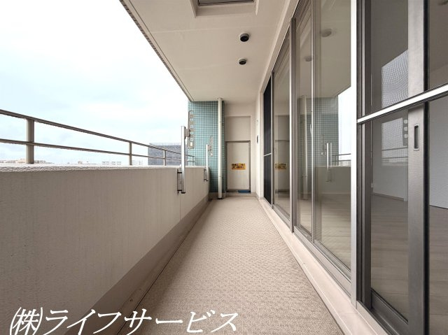 南西向きのバルコニーは陽当り良好です！