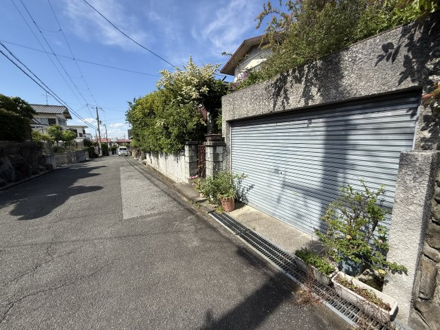 前面道路含む現地写真です