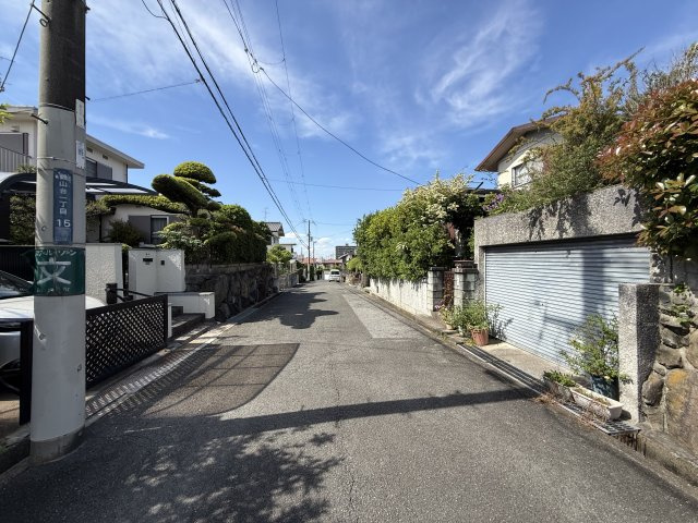 前面道路含む現地写真です