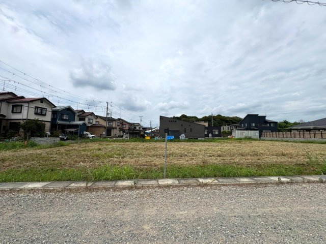 ■?区画　■お好きなハウスメーカーで建築可能です！　■土地面積約90坪！　■開放感ある南東角地！