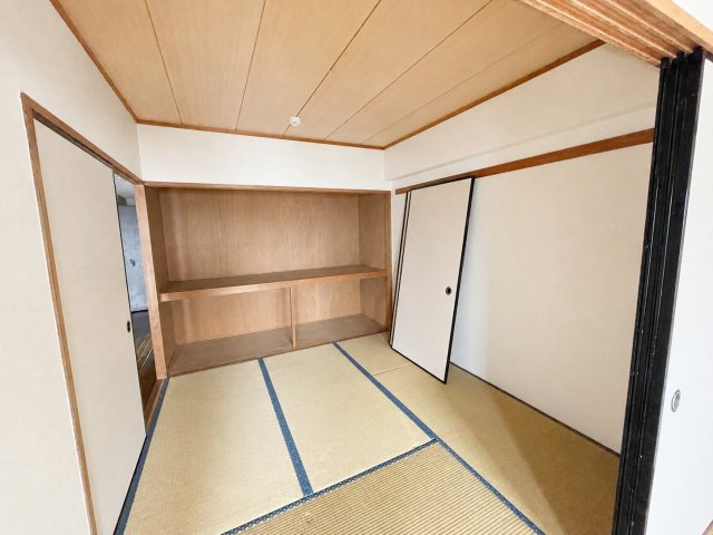 畳のぬくもりが心地よい、くつろぎの和室空間