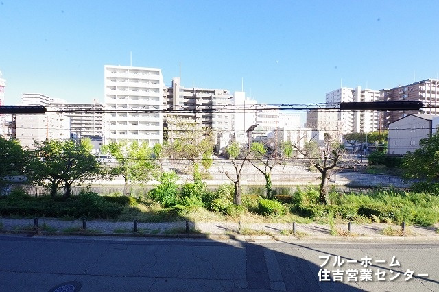 バルコニーからの眺望です！　前面建物が無いので眺望良好です♪