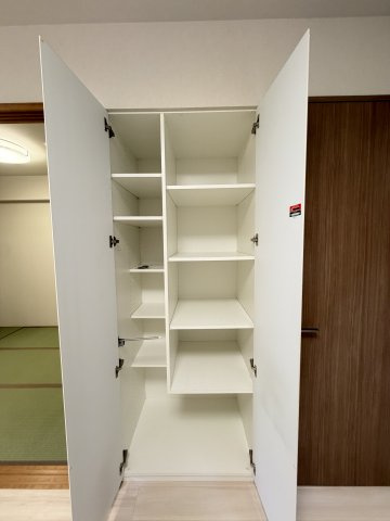 【リビング収納】使い勝手の良いリビング収納スペースです。