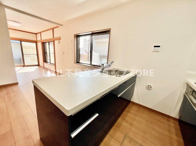 キッチンがスッキリすると食事の支度や片付けがはかどりますね。　