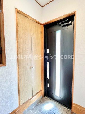 玄関ホールがスッキリ広々としていると帰る時も出ていく時も気持ちが良いものです！　