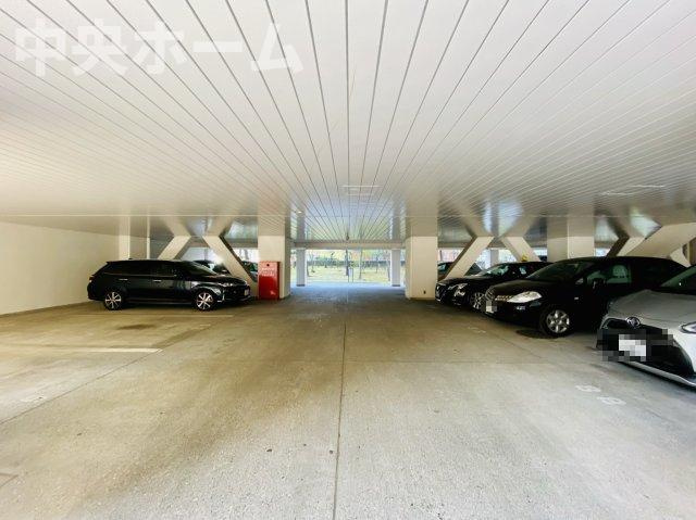 【敷地内駐車場】最新の空き状況や費用などの詳細は担当スタッフまでお問い合わせください。