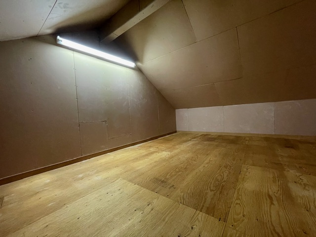 屋根裏収納庫