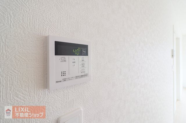 【温水設備】現地完成写真。給湯スイッチ付きで温度調整もラクラクです。