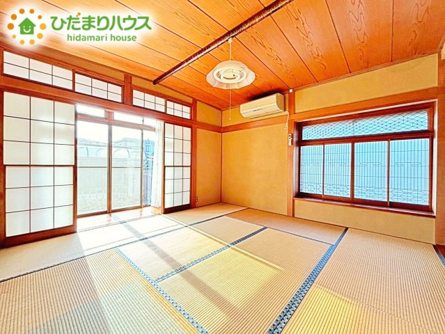 小さなお子さまのいる方におすすめ！リビング横の和室でお子様が遊んでる様子も確認できます(^^)/