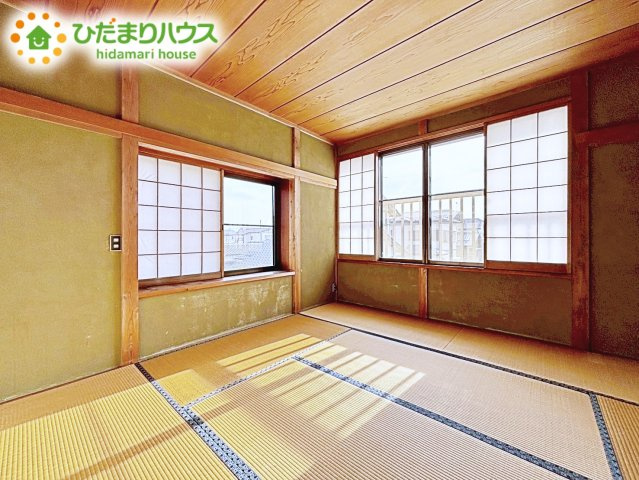 日本人の心を落ち着かせてくれる、爽やかな畳の香りが心地よい和室。家事の合間にちょっと一休みしたい時や、お子様の遊び場としてもご使用いただけます。