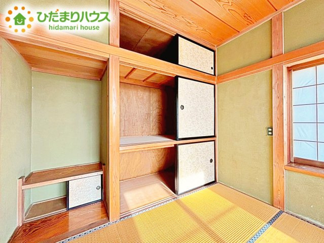 奥行きが広い収納スペースなので、お布団も楽々しまえますね！！