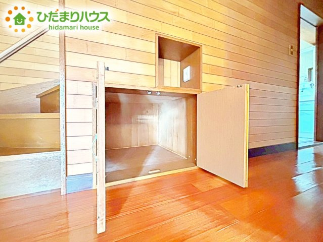 家族みんなで共同で使える便利な廊下収納！