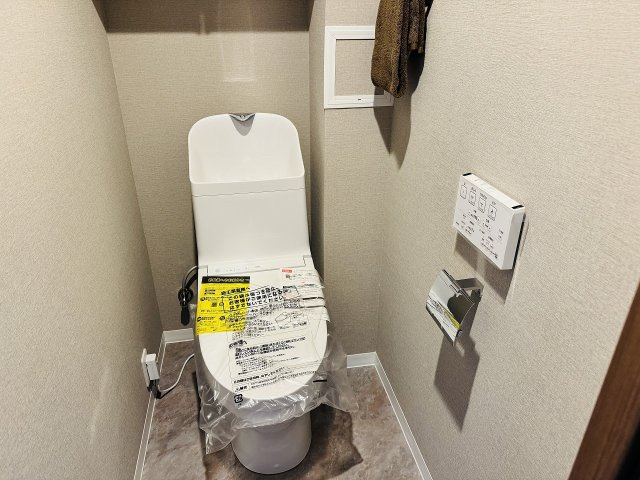 ～新規交換済、暖房温水洗浄機能付きトイレ　冬場は特に嬉しい機能ですね～