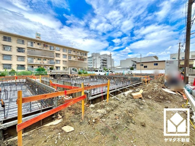 「ローソン尼崎高田町店」まで徒歩2分、「セブンイレブン尼崎額田町店」まで徒歩4分、「やまや尼崎額田店」まで徒歩6分など、他にもお買い物施設が徒歩圏内に複数あり便利な住環境です。