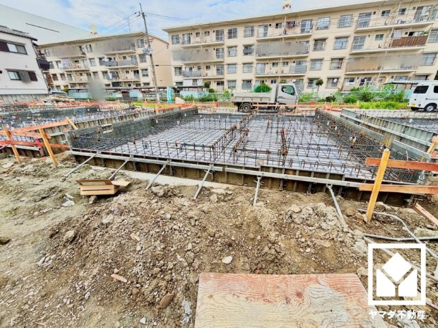 南向き・西向きの2面採光の窓から自然光を取り込む、開放感あふれる暮らし。隅々まで光が降り注ぎ、明るく心地の良い空間。