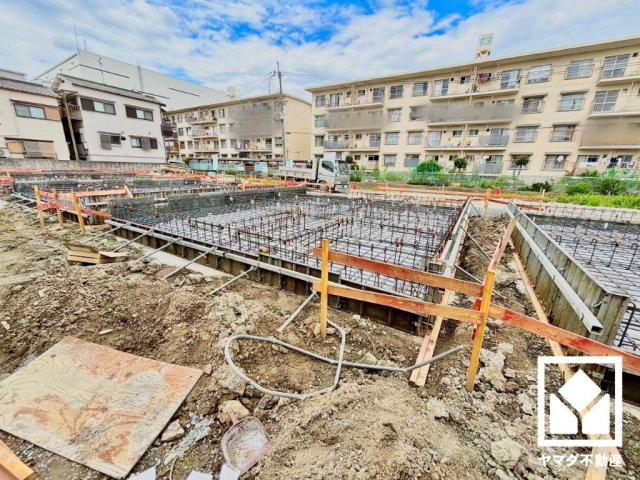 キッチンには床下収納がございます。災害時の非常食や食料品のストックなども保存できます。