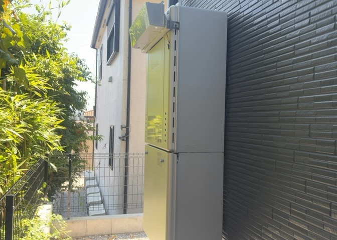 追焚機能や浴室乾燥機を稼働させる高効率な温水設備です。プロパンガス仕様で災害時の復旧も早く安心。手軽にお湯張りやお風呂の温め直しができ、日々の水道光熱費節約にも貢献する省エネ設計となっています。
