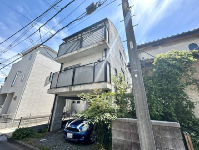 隣家の土地はどうなっているのか、生活利便施設が近くにあるのか、学校まで近いかなど、お客様のライフスタイルにあわせたイメージが重要です。また、近くにあると困る施設が近くにないかも確認するといいでしょう。